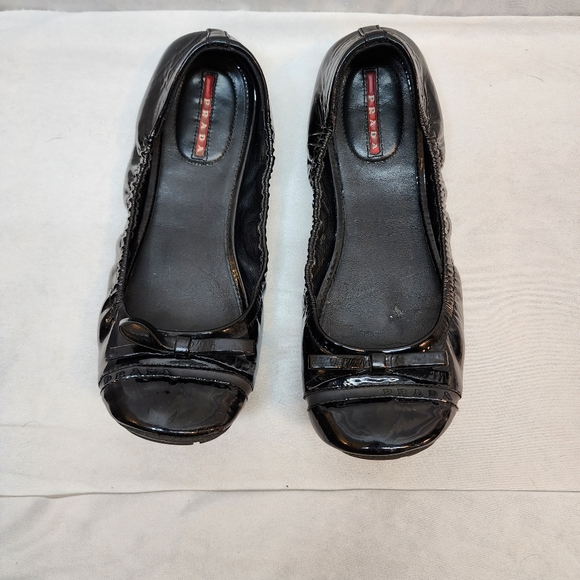 Prada Black Patent Ballerina Flats Prada Size 38.5 US 8.5 made in Italy ๐ฎ๐น - Picture 3 of 8
